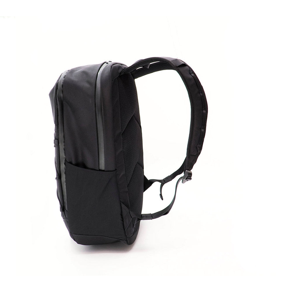 30L Neat backpack / Black