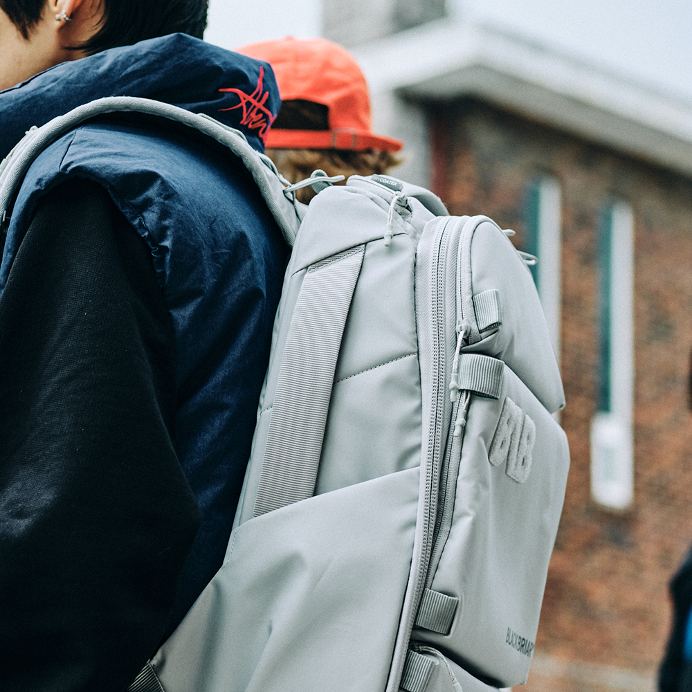 20L CONTAIN X BACKPACK / Luna Gray