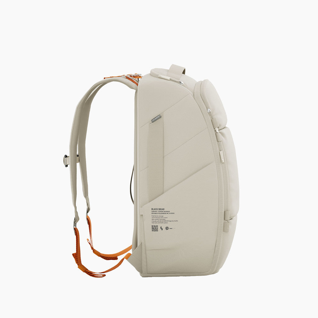 35L 익스트림 트래블 백팩 7.0 / 데저트 화이트