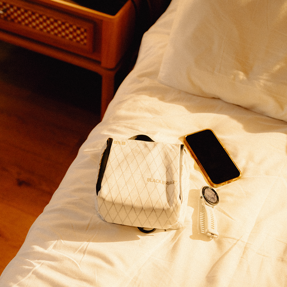 CONTAIN WASH POUCH / Ultra X white